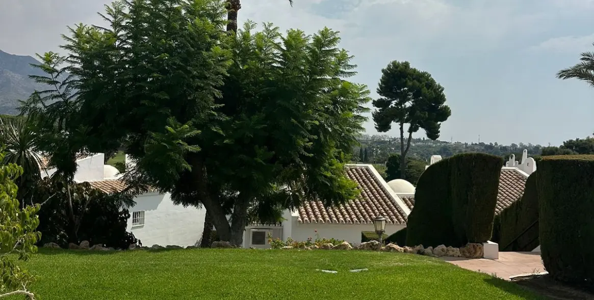 Sale of ground floor apartment in Nueva Andalucía 13