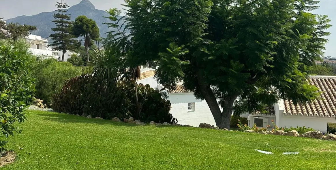 Sale of ground floor apartment in Nueva Andalucía 14