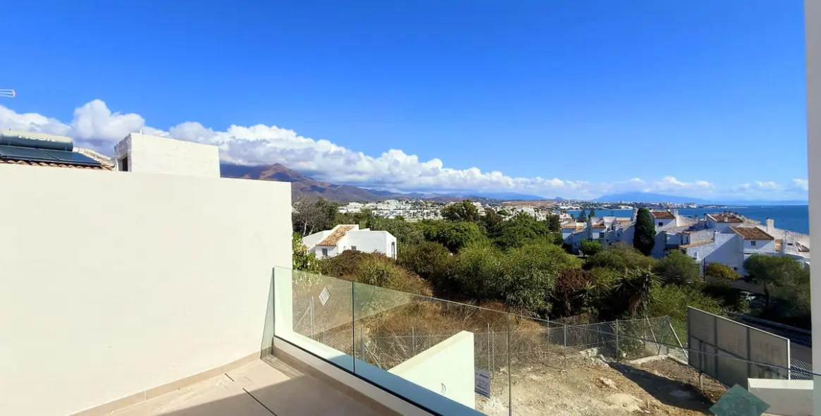 Sale of semi-detached house in Estepona 17