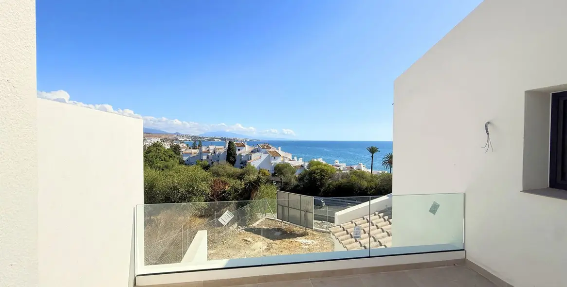 Продажа дома на две семьи в Estepona 3