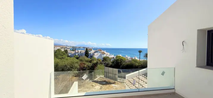 Продажа дома на две семьи в Estepona 2