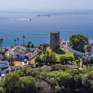 Продажа дома на две семьи в Estepona