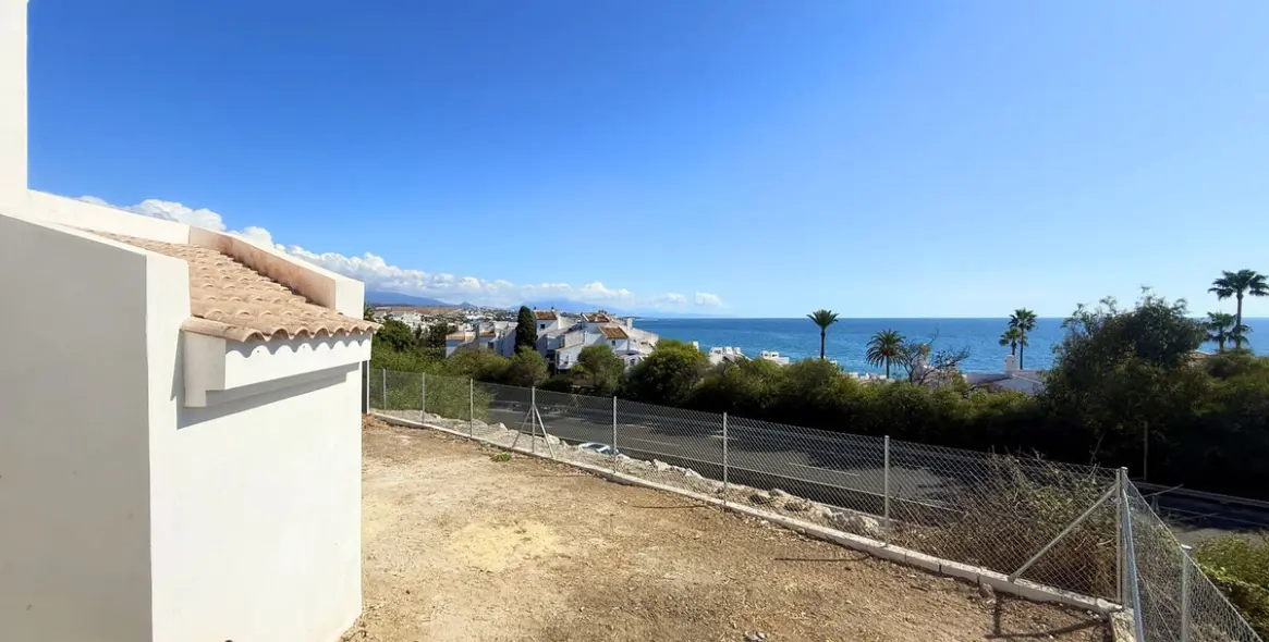 Продажа дома на две семьи в Estepona 9