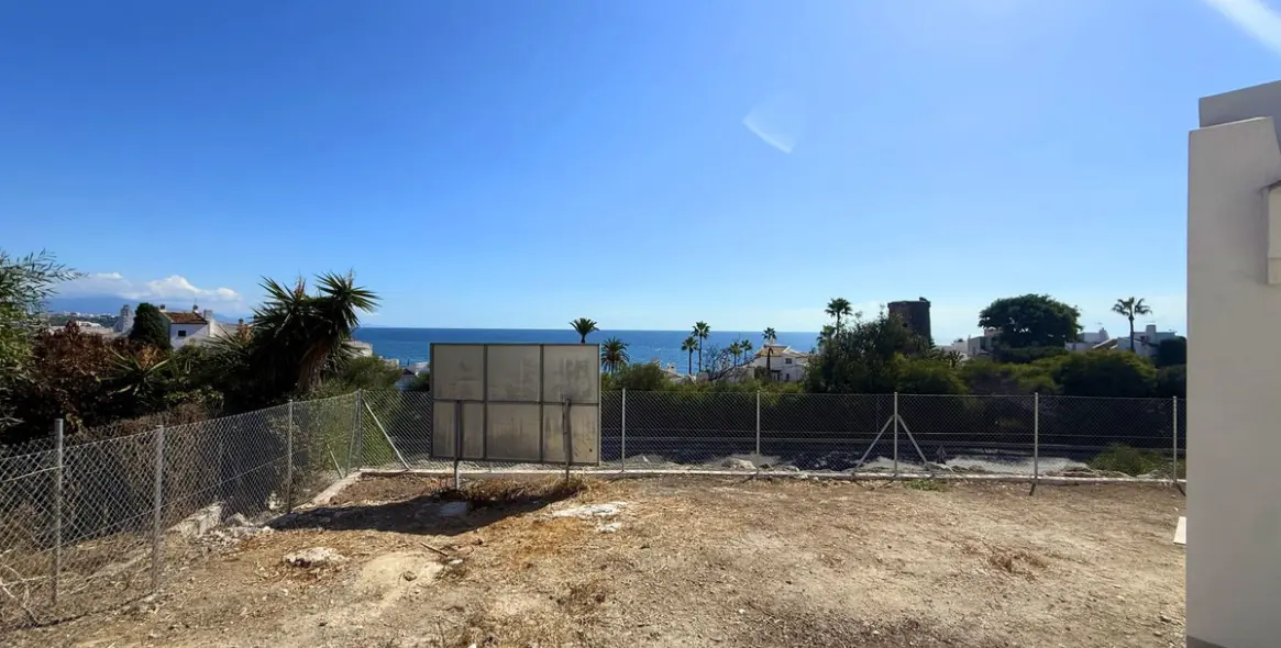 Продажа дома на две семьи в Estepona 12