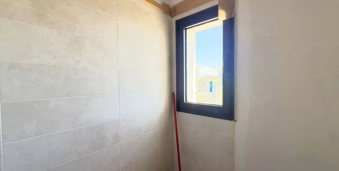 Продажа дома на две семьи в Estepona 27