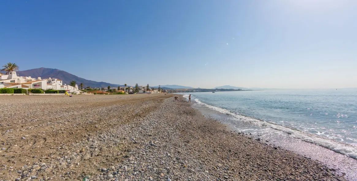 Продажа дома на две семьи в Estepona 36