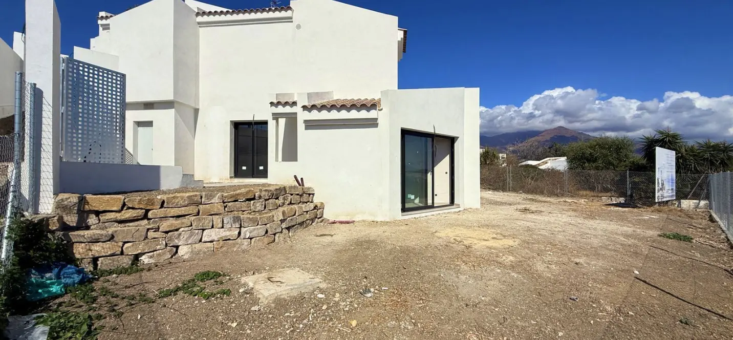 Venta de casa pareada en Estepona 0