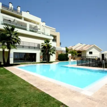 Sale of middle floor apartment in Altos de los Monteros
