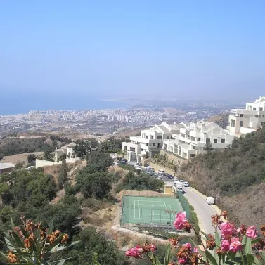 Sale of middle floor apartment in Altos de los Monteros