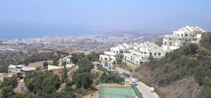 Sale of middle floor apartment in Altos de los Monteros 1