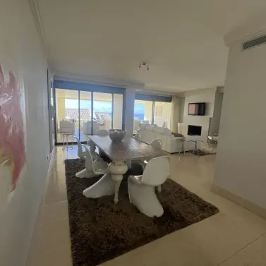 Sale of middle floor apartment in Altos de los Monteros
