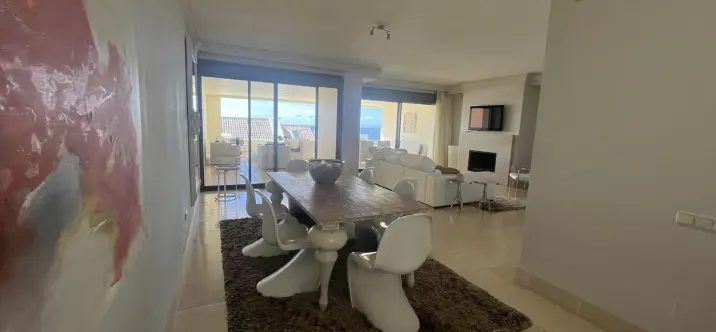 Sale of middle floor apartment in Altos de los Monteros 3