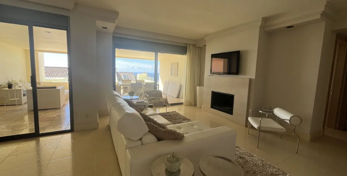 Продажа апартаментов на среднем этаже в Altos de los Monteros 5