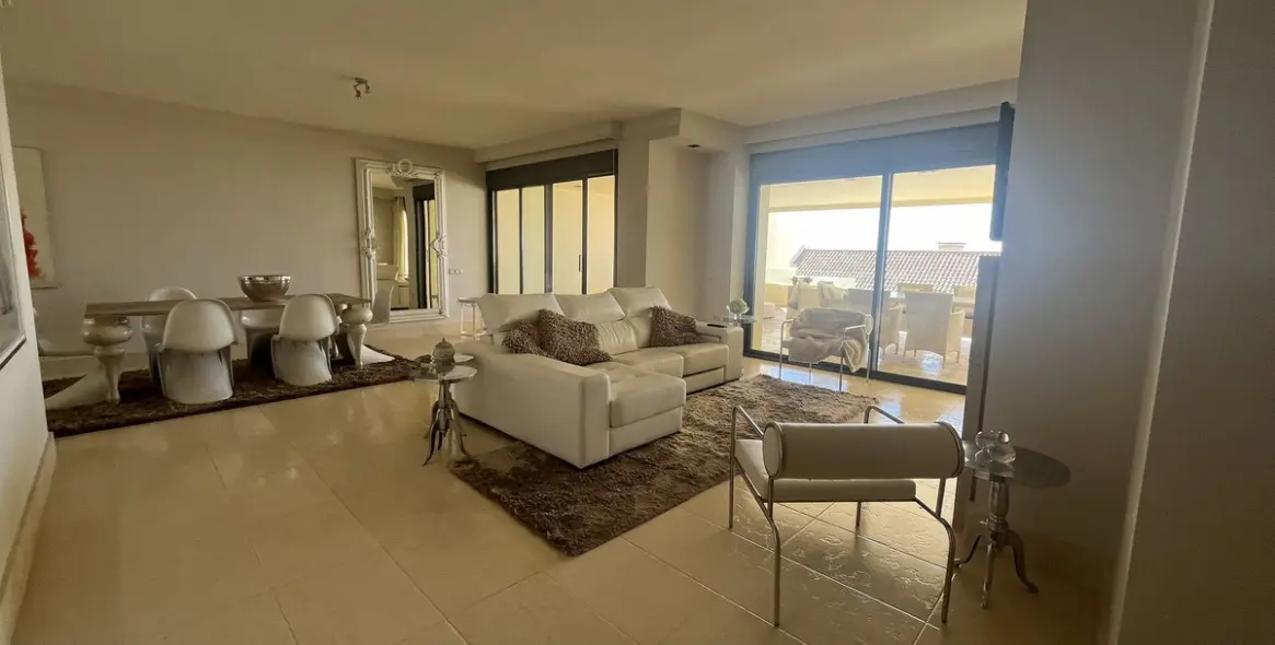 Продажа апартаментов на среднем этаже в Altos de los Monteros 6