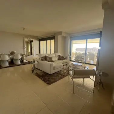 Sale of middle floor apartment in Altos de los Monteros