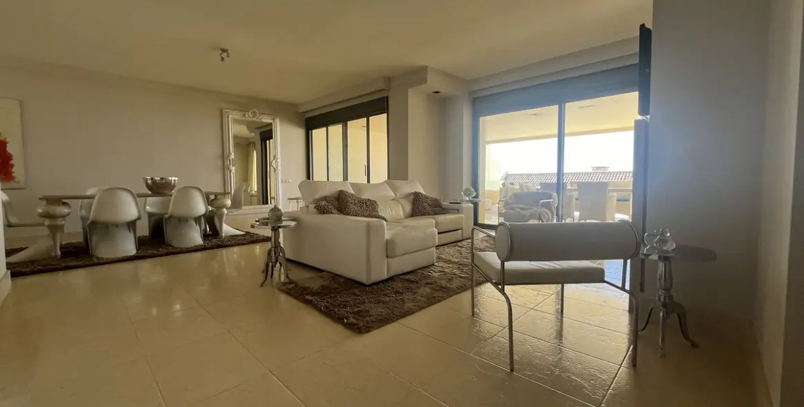 Продажа апартаментов на среднем этаже в Altos de los Monteros 7