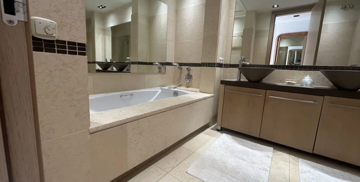 Продажа апартаментов на среднем этаже в Altos de los Monteros 12