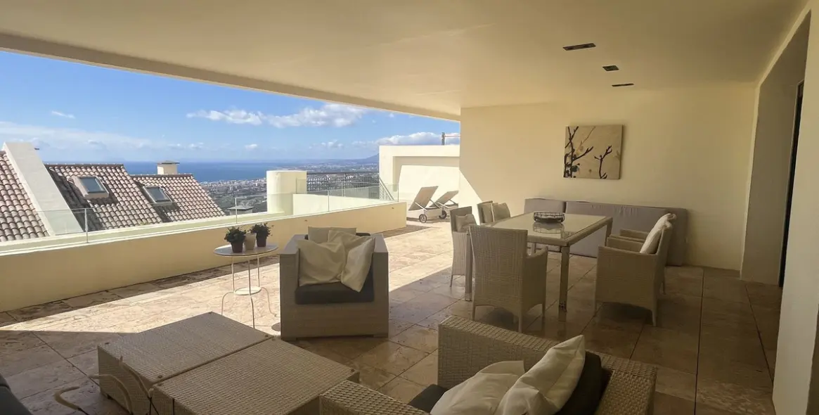 Продажа апартаментов на среднем этаже в Altos de los Monteros 13