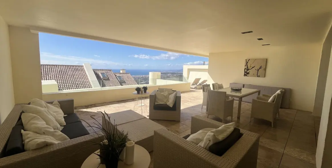 Продажа апартаментов на среднем этаже в Altos de los Monteros 14