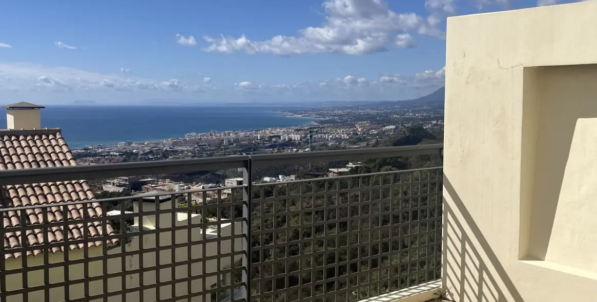 Продажа апартаментов на среднем этаже в Altos de los Monteros 16