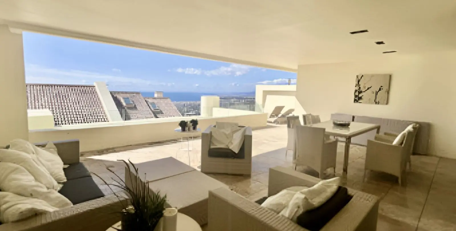 Sale of middle floor apartment in Altos de los Monteros 4