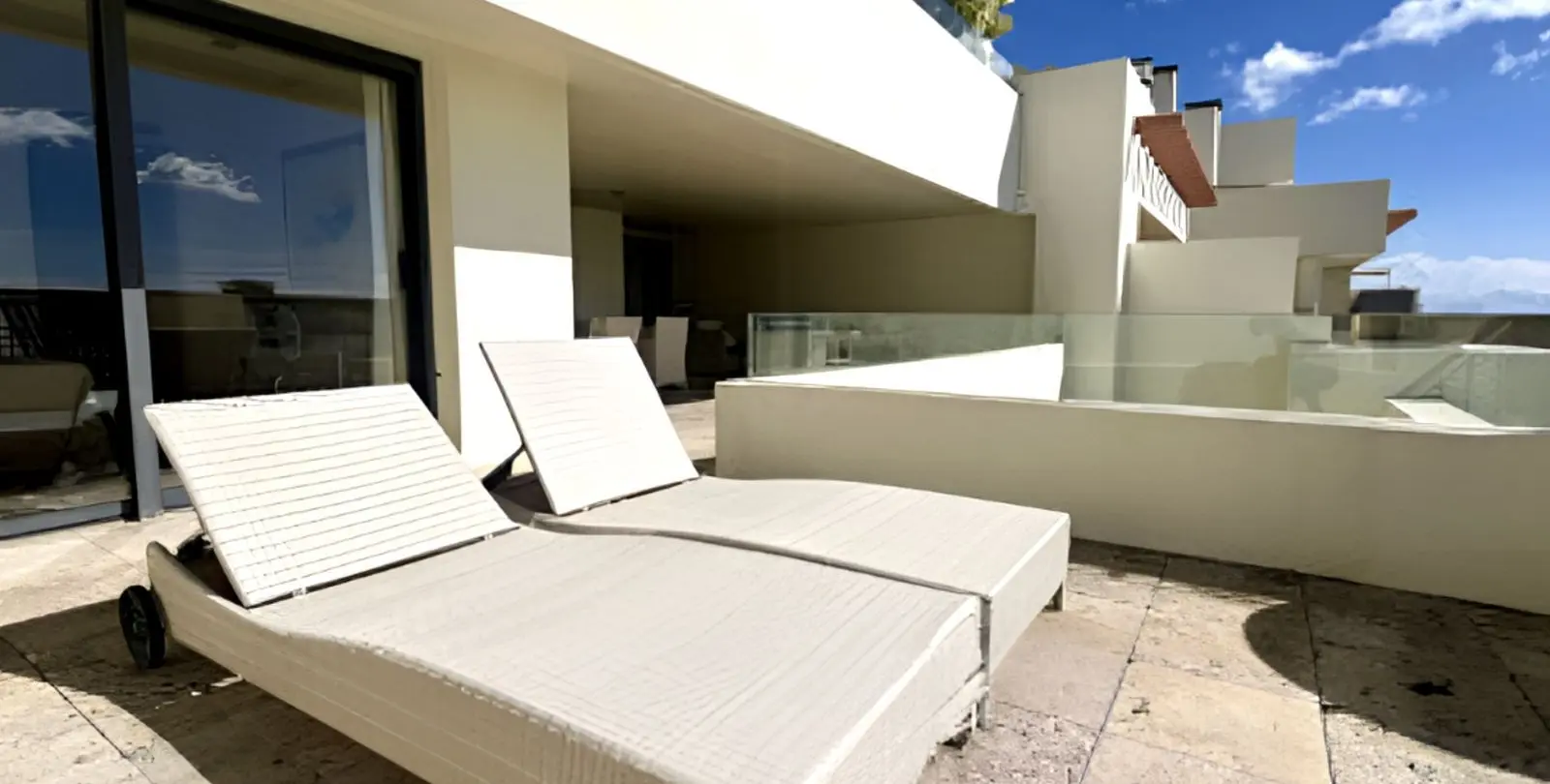 Sale of middle floor apartment in Altos de los Monteros 11