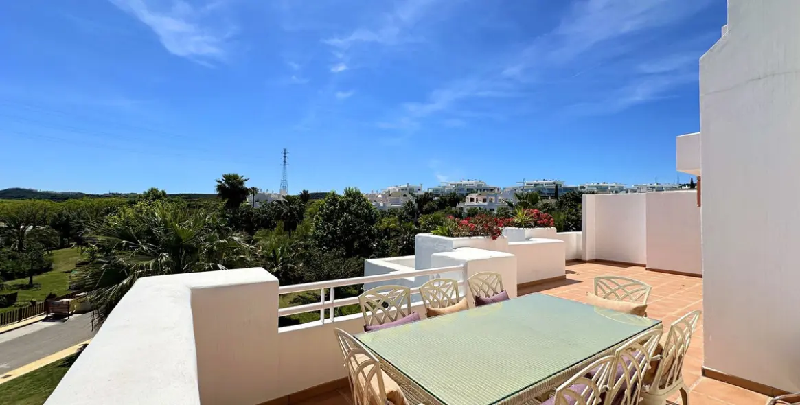 Sale of penthouse in Casares Playa 3