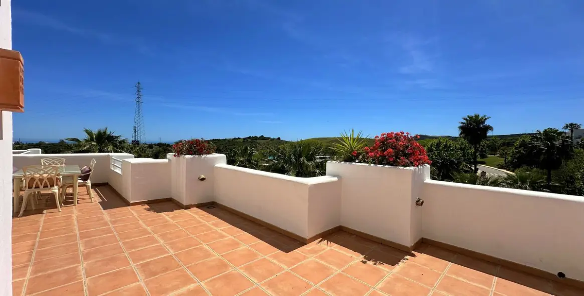 Sale of penthouse in Casares Playa 27