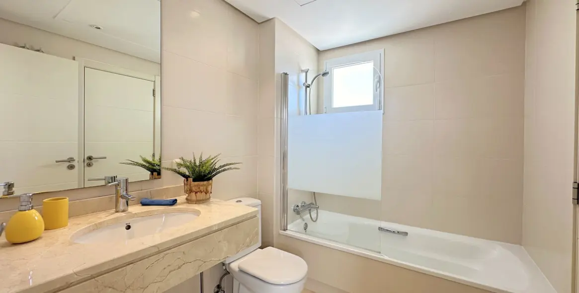 Sale of penthouse in Casares Playa 33