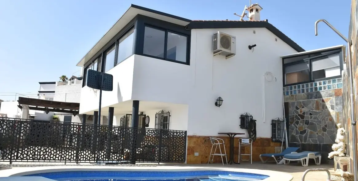 Продажа  отдельно стоящей виллы в Nerja 1