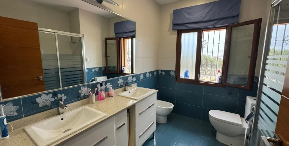 Sale of detached villa in Benalmadena Costa 12