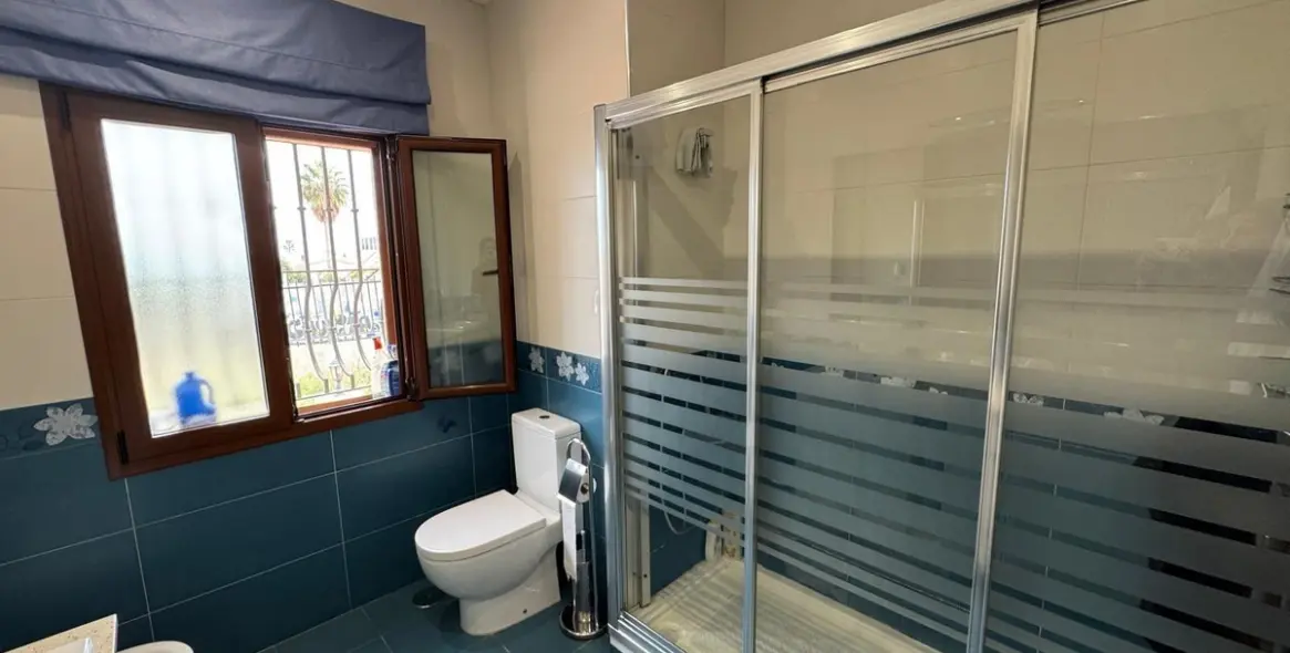 Sale of detached villa in Benalmadena Costa 13