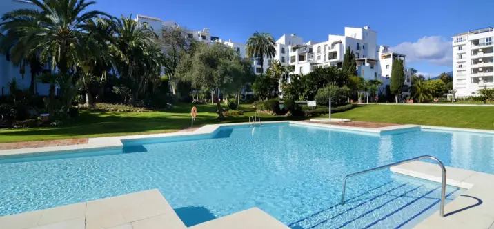 Продажа апартаментов на среднем этаже в Puerto Banús 0