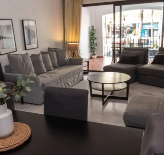 Продажа апартаментов на среднем этаже в Puerto Banús