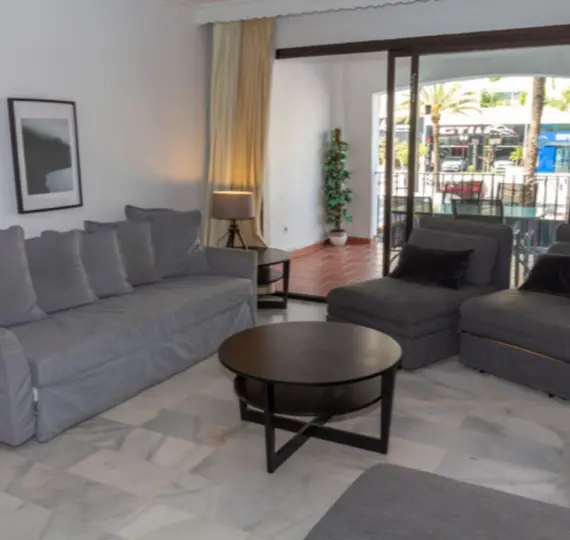 Продажа апартаментов на среднем этаже в Puerto Banús