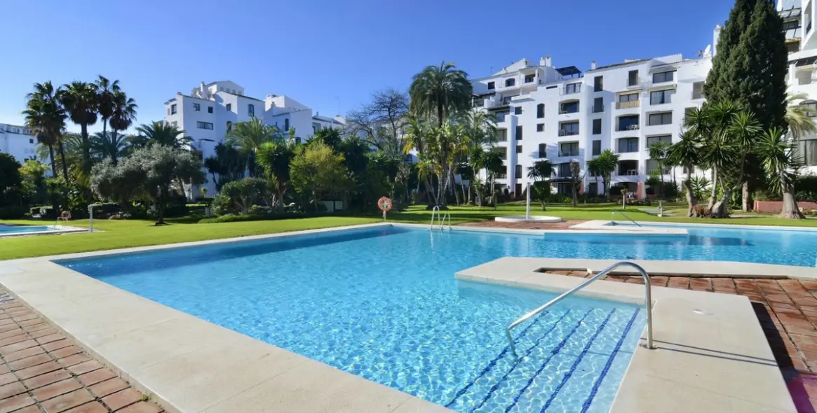 Продажа апартаментов на среднем этаже в Puerto Banús 17