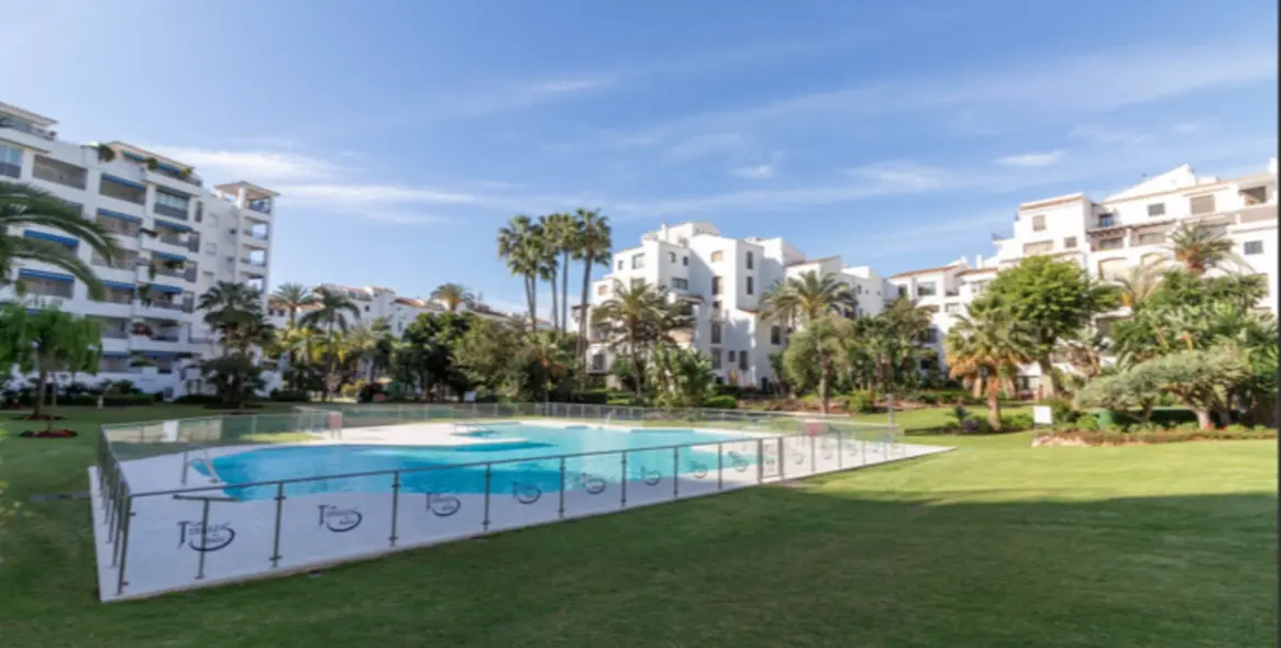 Продажа апартаментов на среднем этаже в Puerto Banús 19
