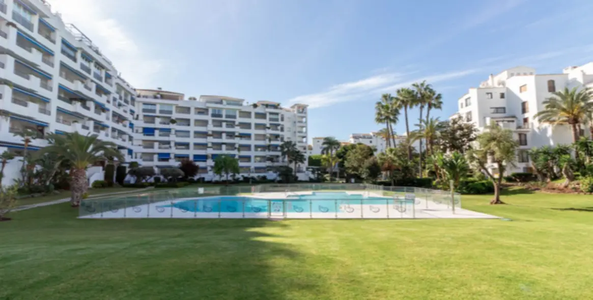 Продажа апартаментов на среднем этаже в Puerto Banús 20