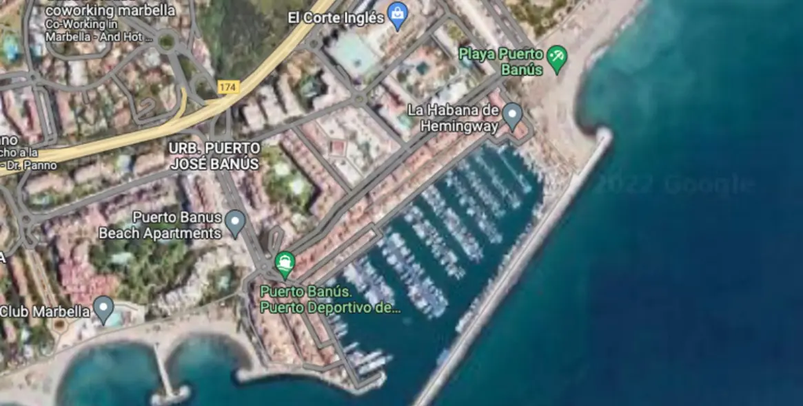 Sale of middle floor apartment in Puerto Banús 33