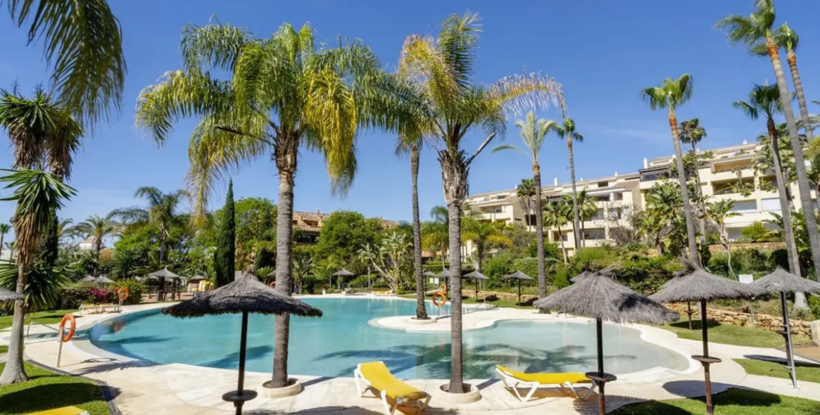 Sale of ground floor apartment in Marbella East (district Bahia De Marbella) 1