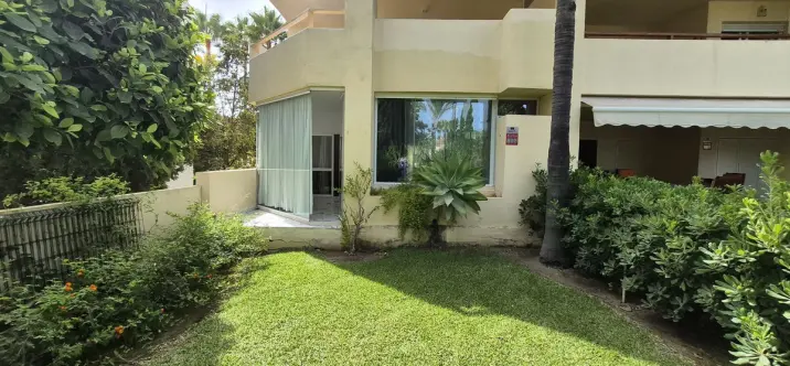 Sale of ground floor apartment in Bahía de Marbella 1