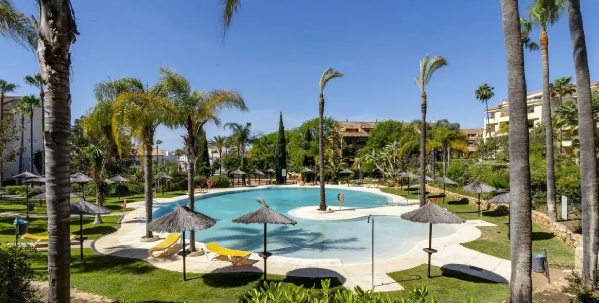 Sale of ground floor apartment in Bahía de Marbella 12