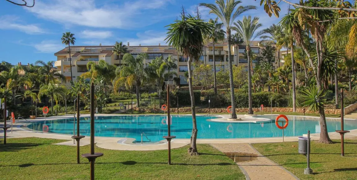 Sale of ground floor apartment in Bahía de Marbella 29