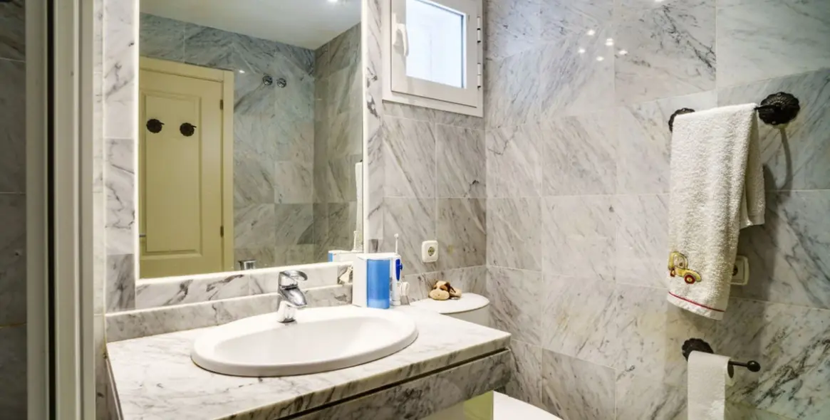 Sale of ground floor apartment in Bahía de Marbella 30