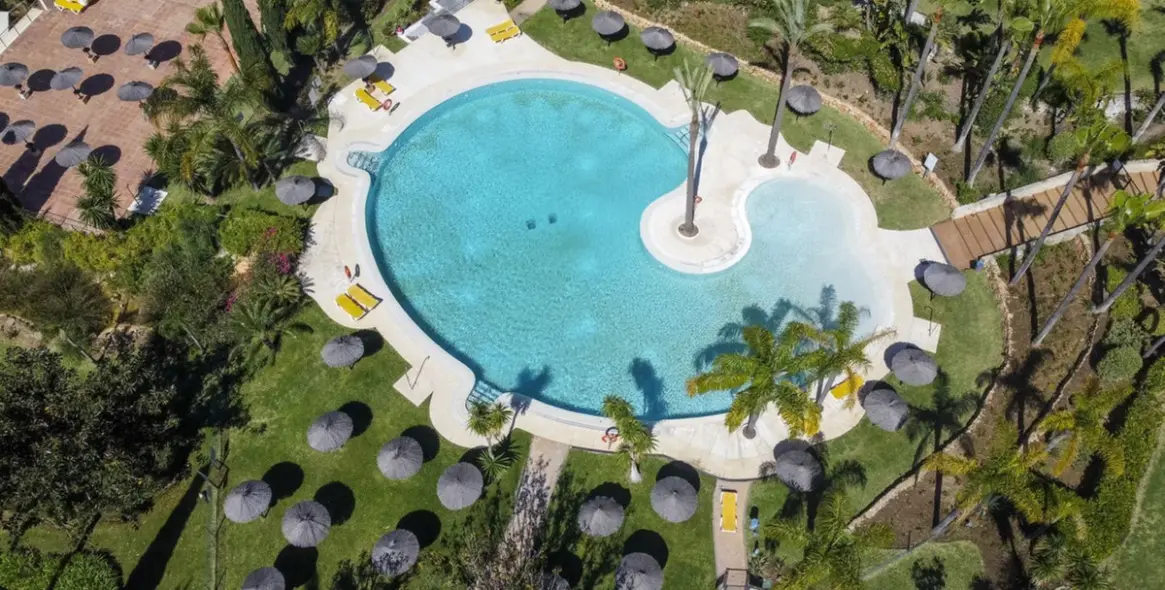 Sale of ground floor apartment in Bahía de Marbella 32