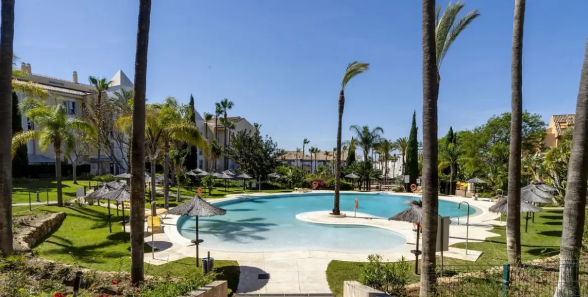 Sale of ground floor apartment in Bahía de Marbella 34