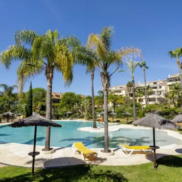 Продажа апартаментов на первом этаже в Bahía de Marbella