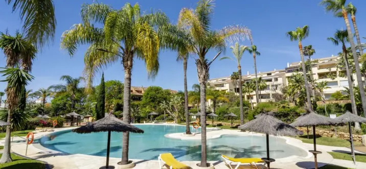 Продажа апартаментов на первом этаже в Bahía de Marbella 0