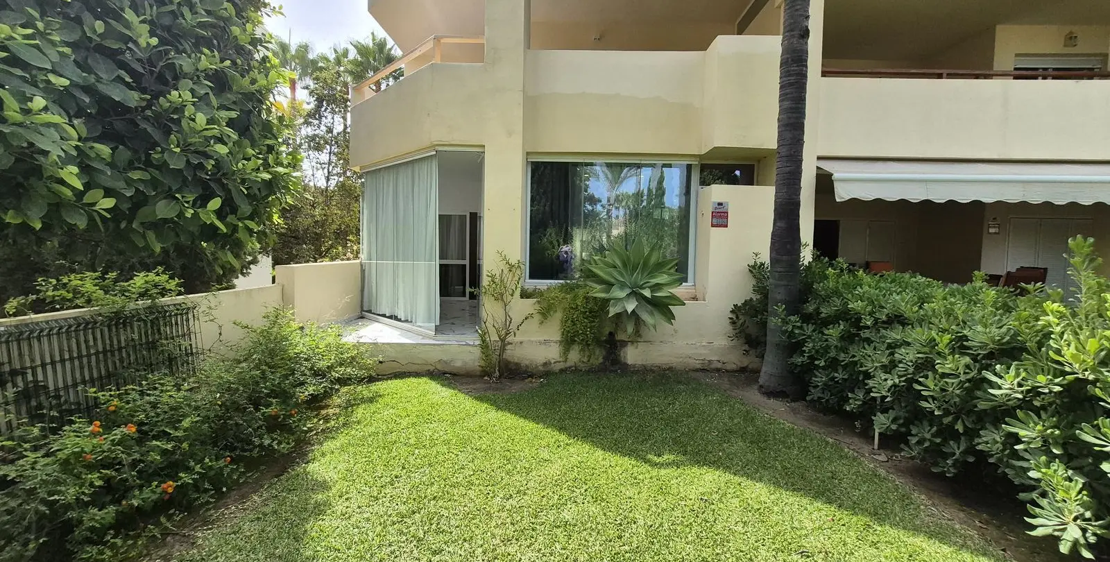 Sale of ground floor apartment in Bahía de Marbella 2