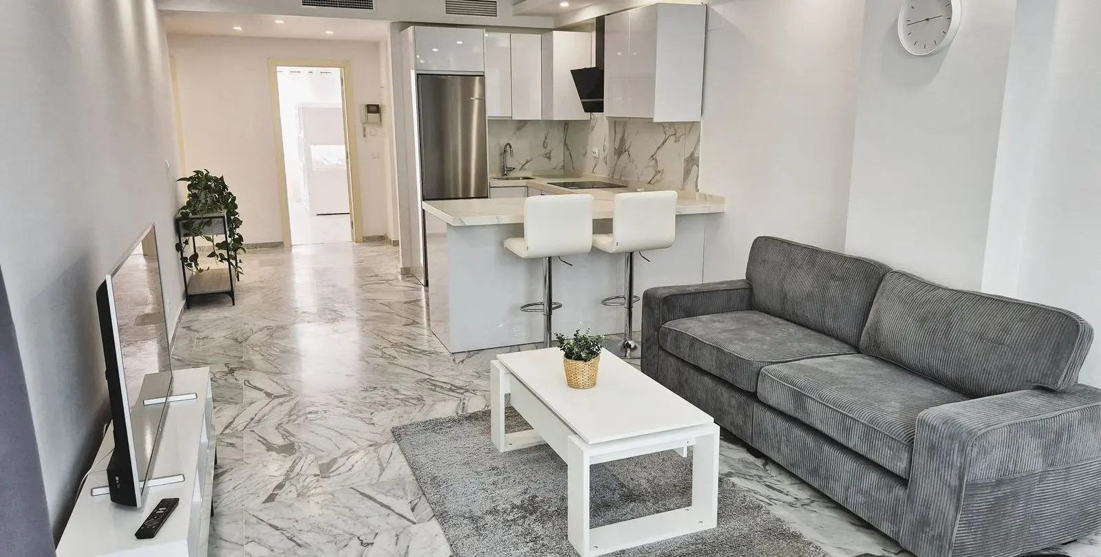 Sale of ground floor apartment in Bahía de Marbella 4
